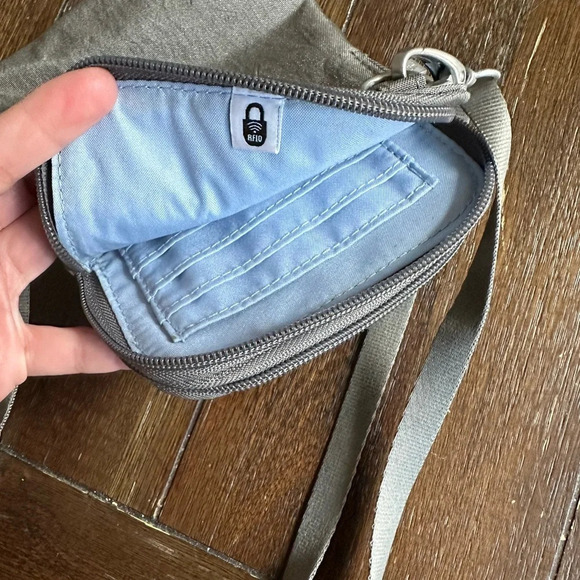 Baggallini take two cross body bag - Picture 4 of 11